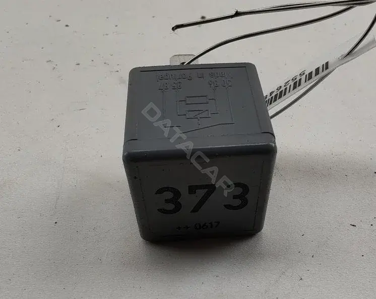 Реле топливного насоса 8D0951253A