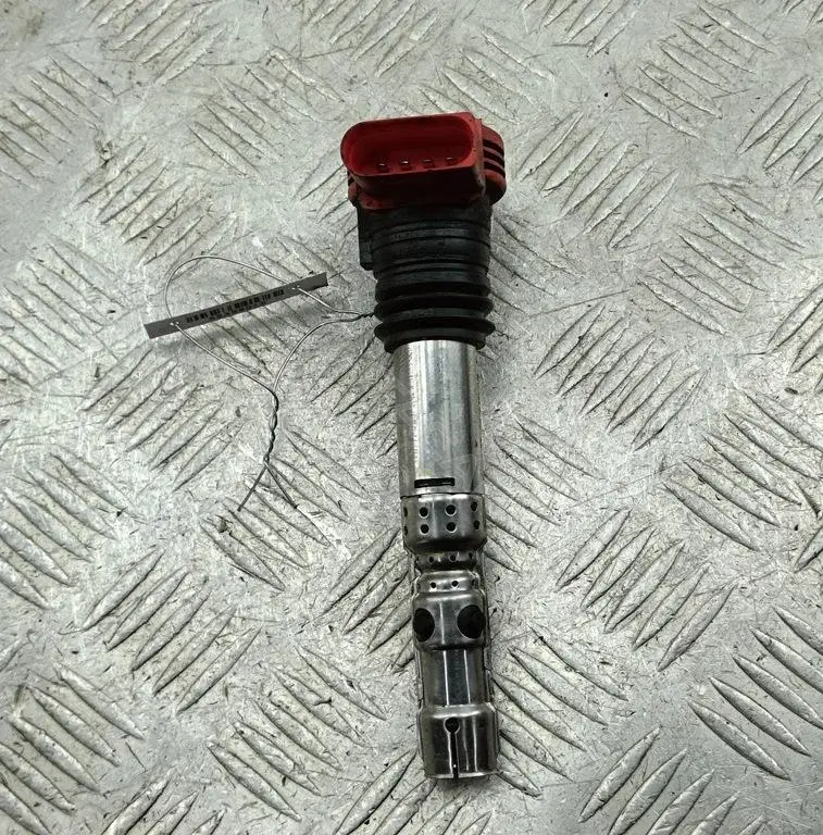 Катушка зажигания 06C905115M
