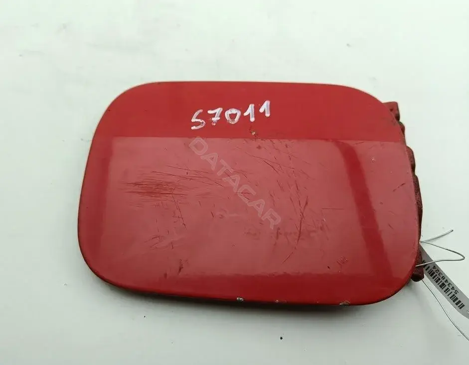 Крышка лючка топливного бака 8A0010122