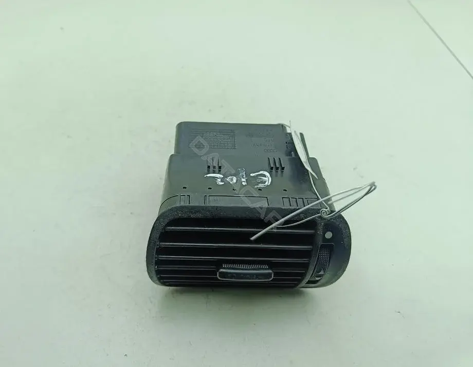 Дефлектор обдува салона 8L0820901