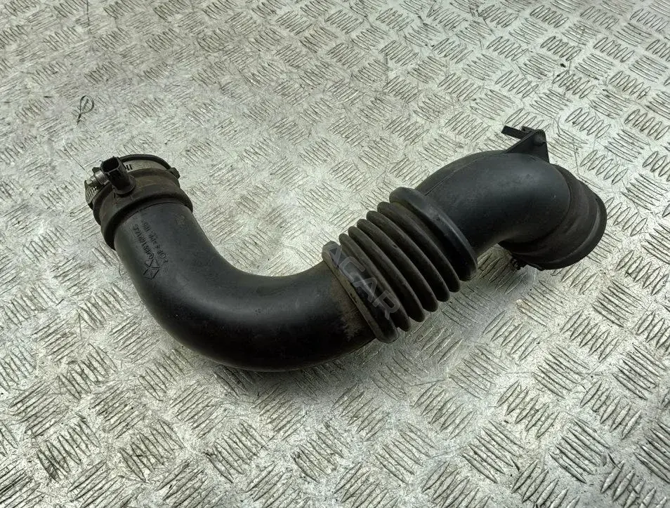 Патрубок воздушный 04891621AC