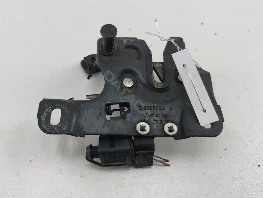 Замок капота 8L0823509E