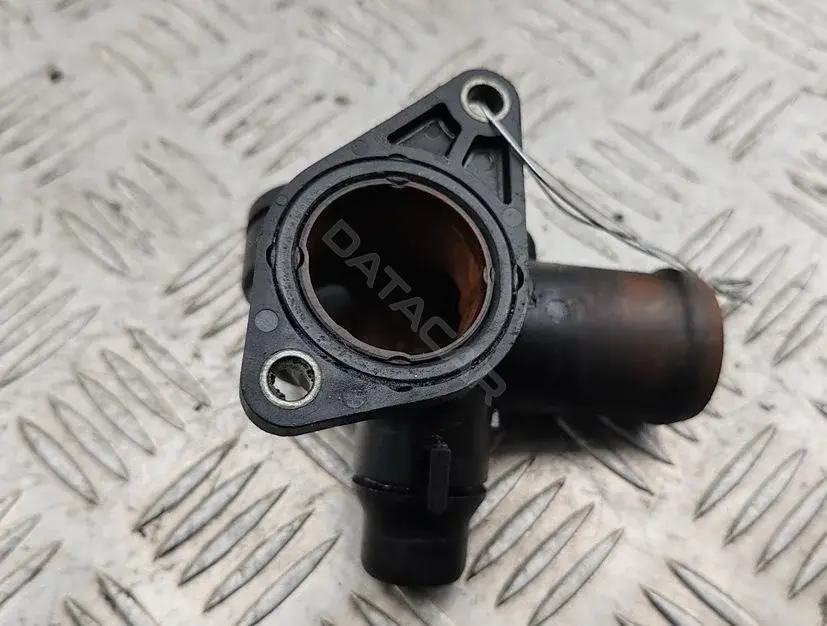 Фланец охлаждающей жидкости 06B121133D
