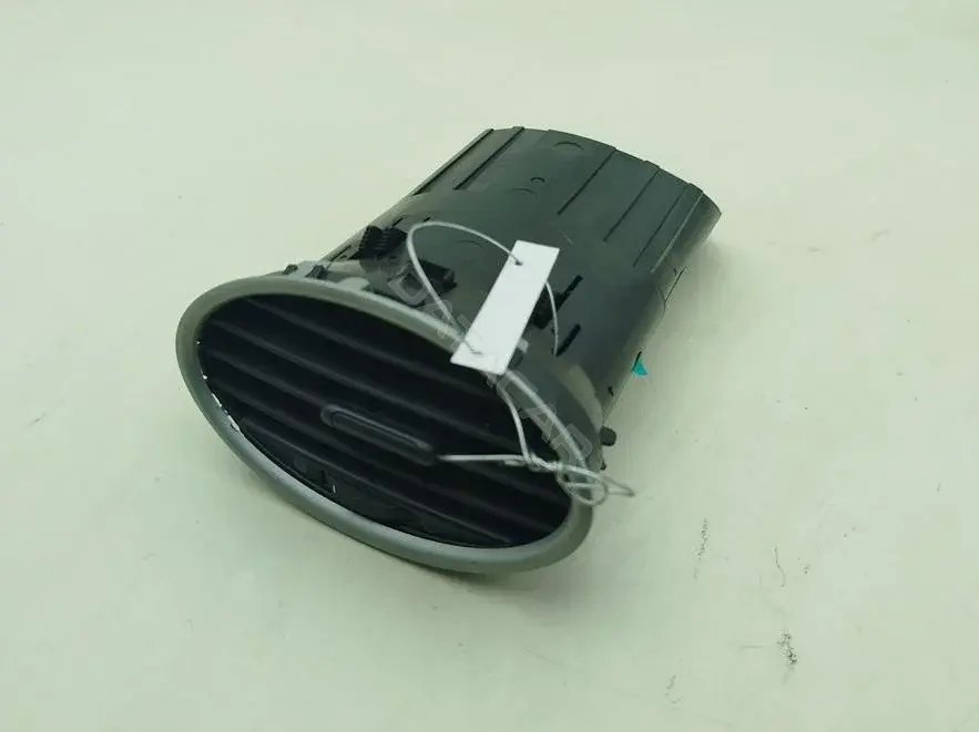 Дефлектор обдува салона 4M51A014L21AD