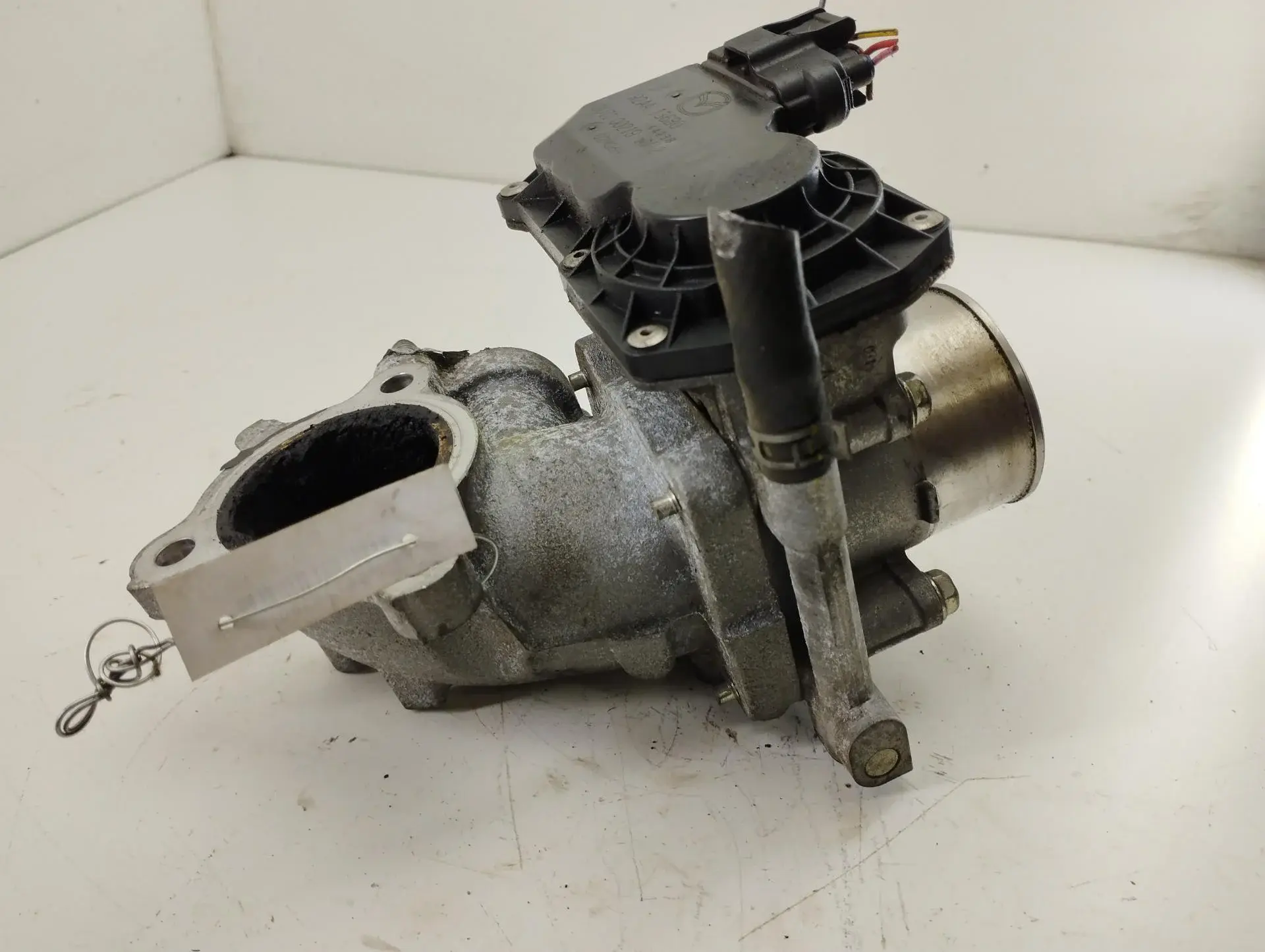 Дроссельная заслонка R2AA136B0