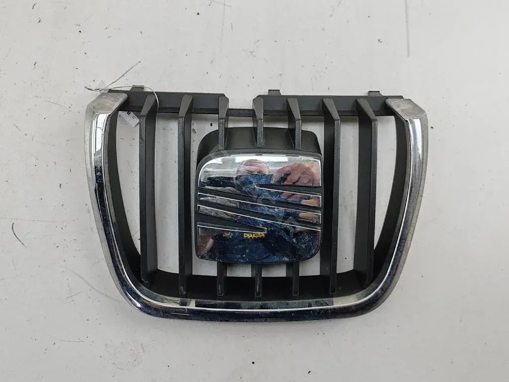 Решетка радиатора 7M7853651