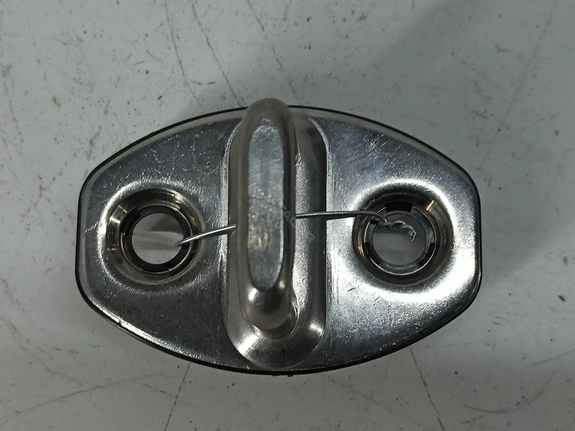 Ответная часть (скоба) замка двери 8T0837033