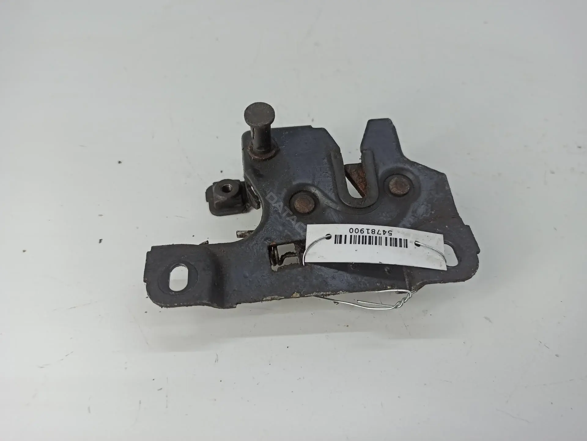 Замок капота 8D0823509