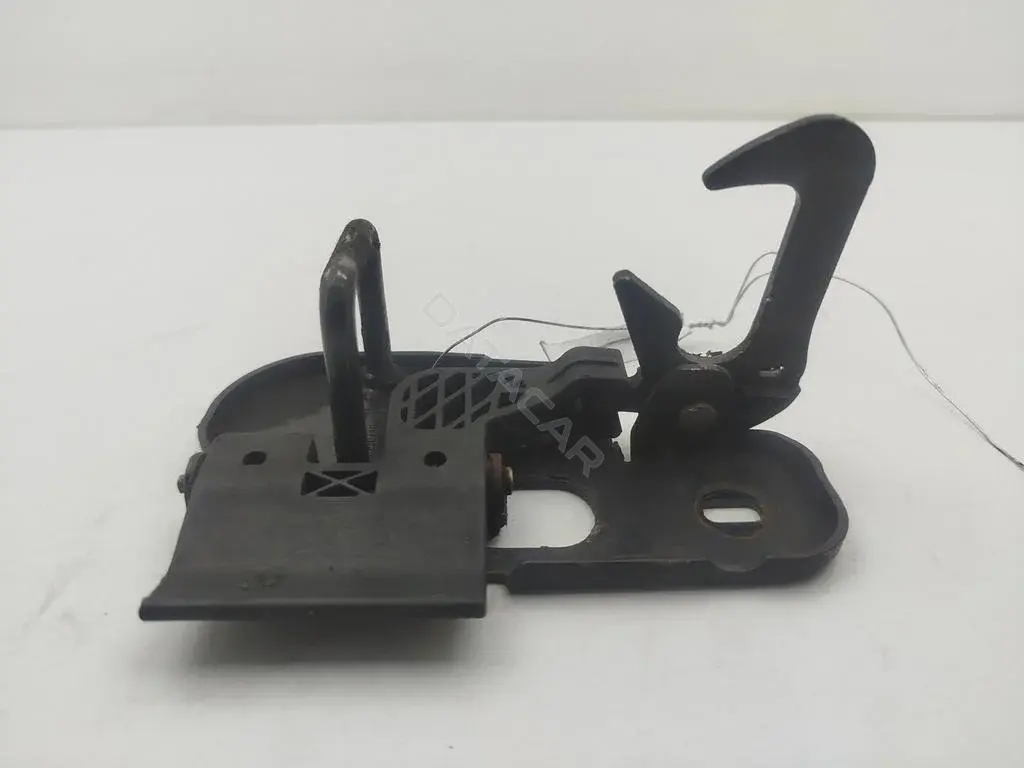 Ответная часть (скоба) замка двери 1T0823480A