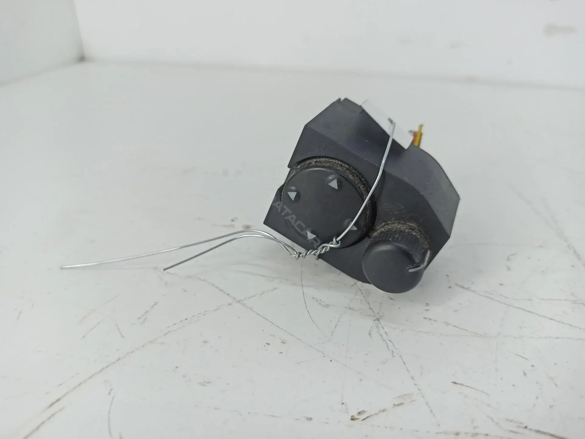 Джойстик регулировки зеркал 8D0959565A