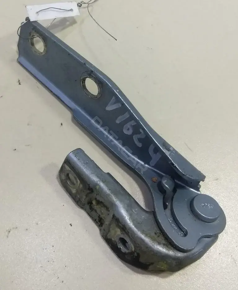 Петля капота 8P0823302