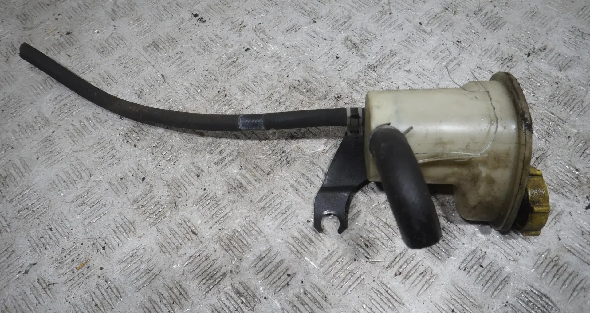 Бачок гидроусилителя XS613R700AA
