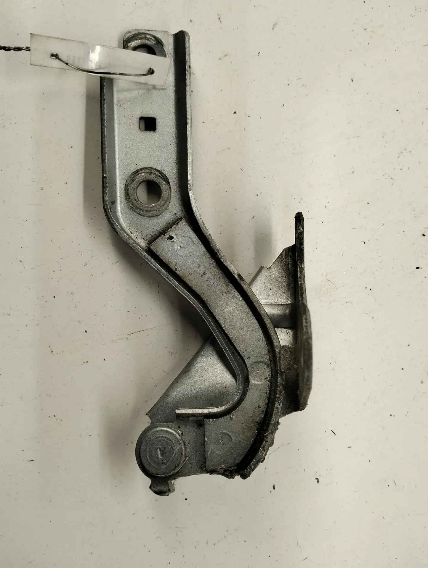 Петля капота 5Z0823301A