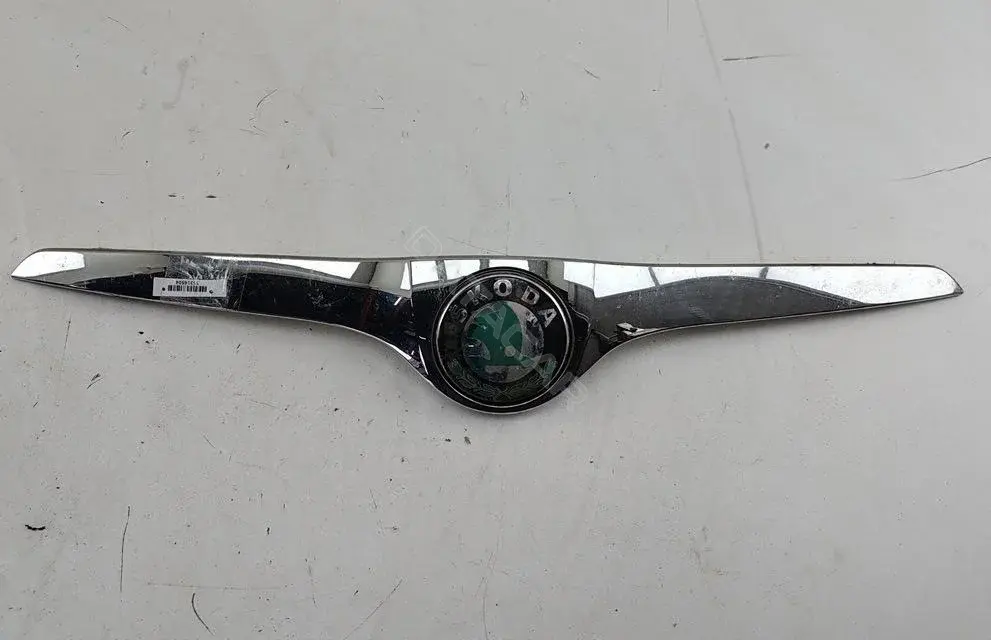 Решетка радиатора 5J0853633