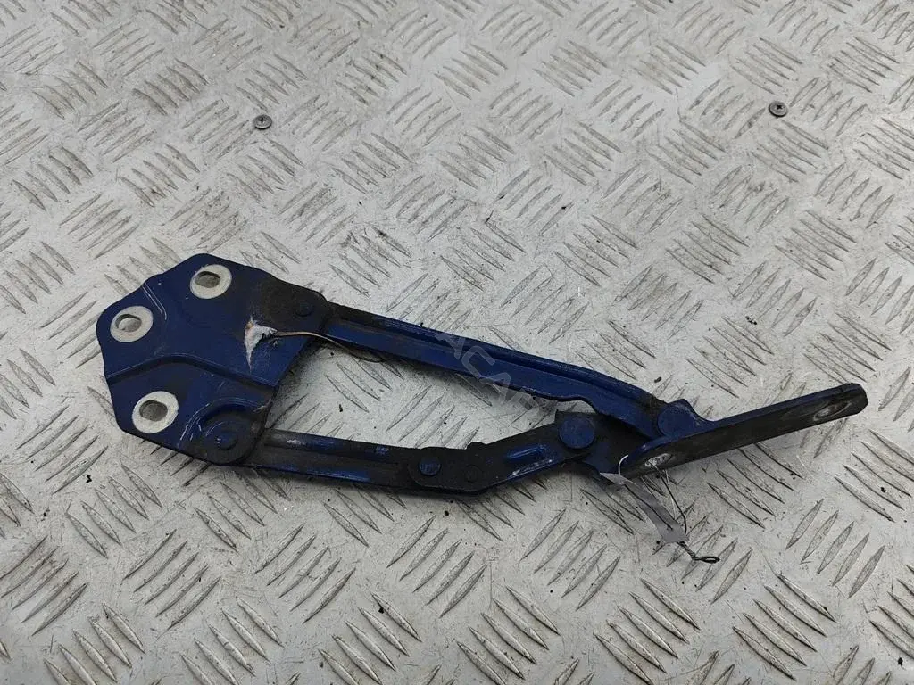 Петля капота 1T0823302B