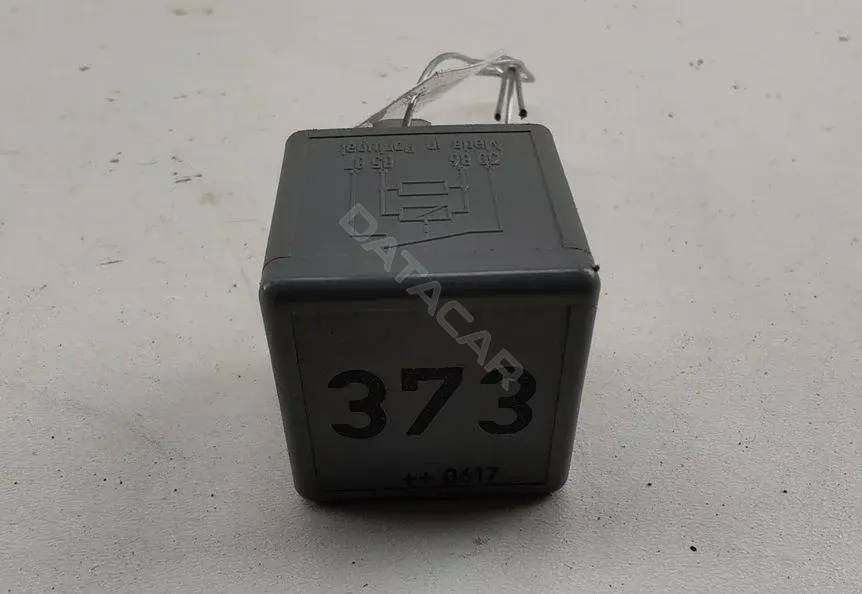 Реле топливного насоса 8D0951253A