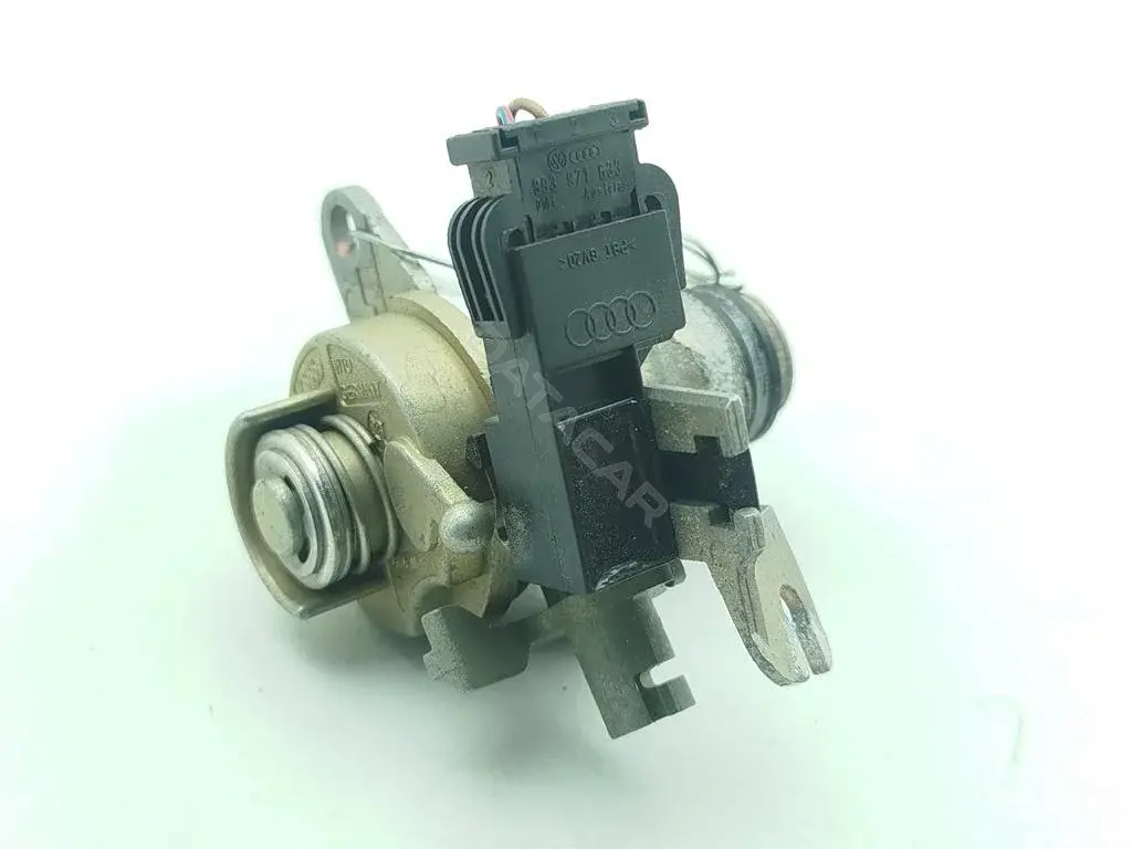 Личинка замка двери 8D0827753