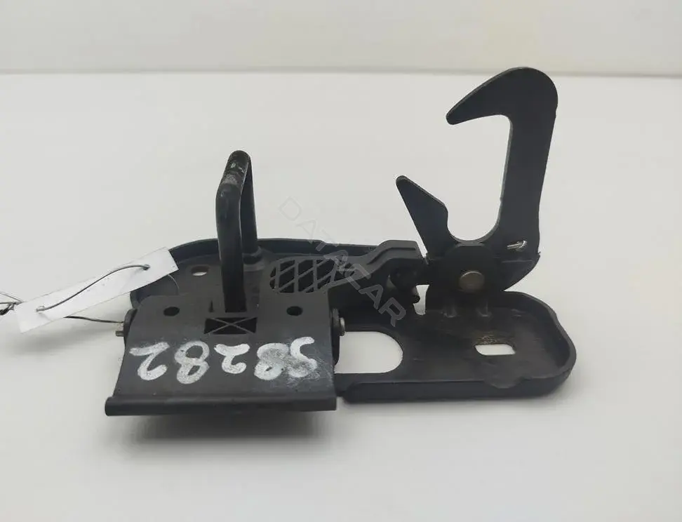Ответная часть (скоба) замка двери 3C0823480