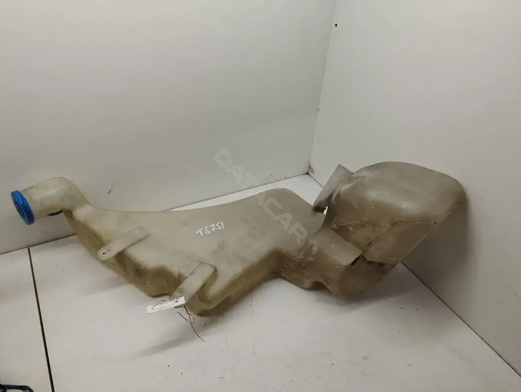 Бачок омывателя 4D0955451B
