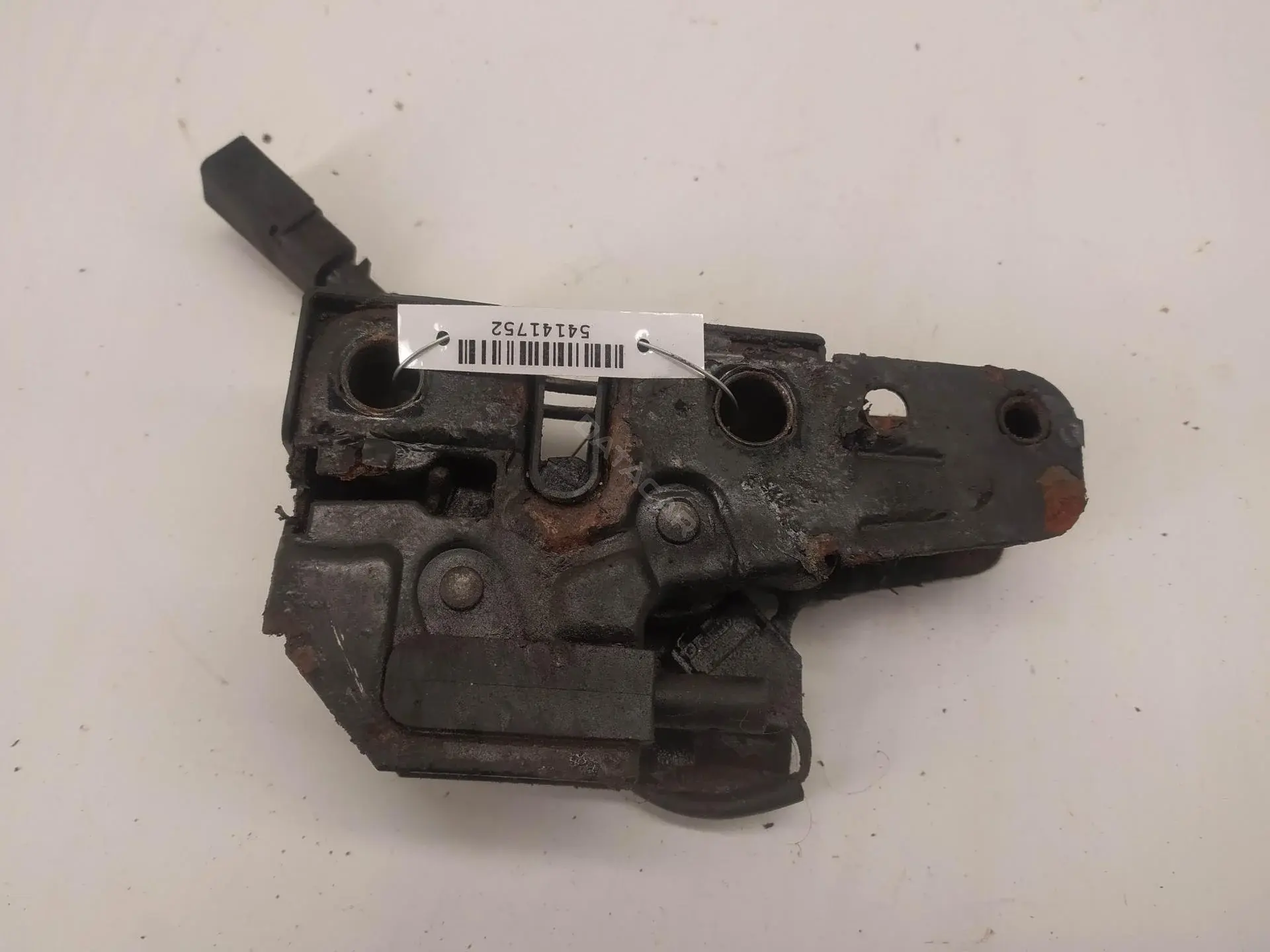 Замок капота 5J0823509A