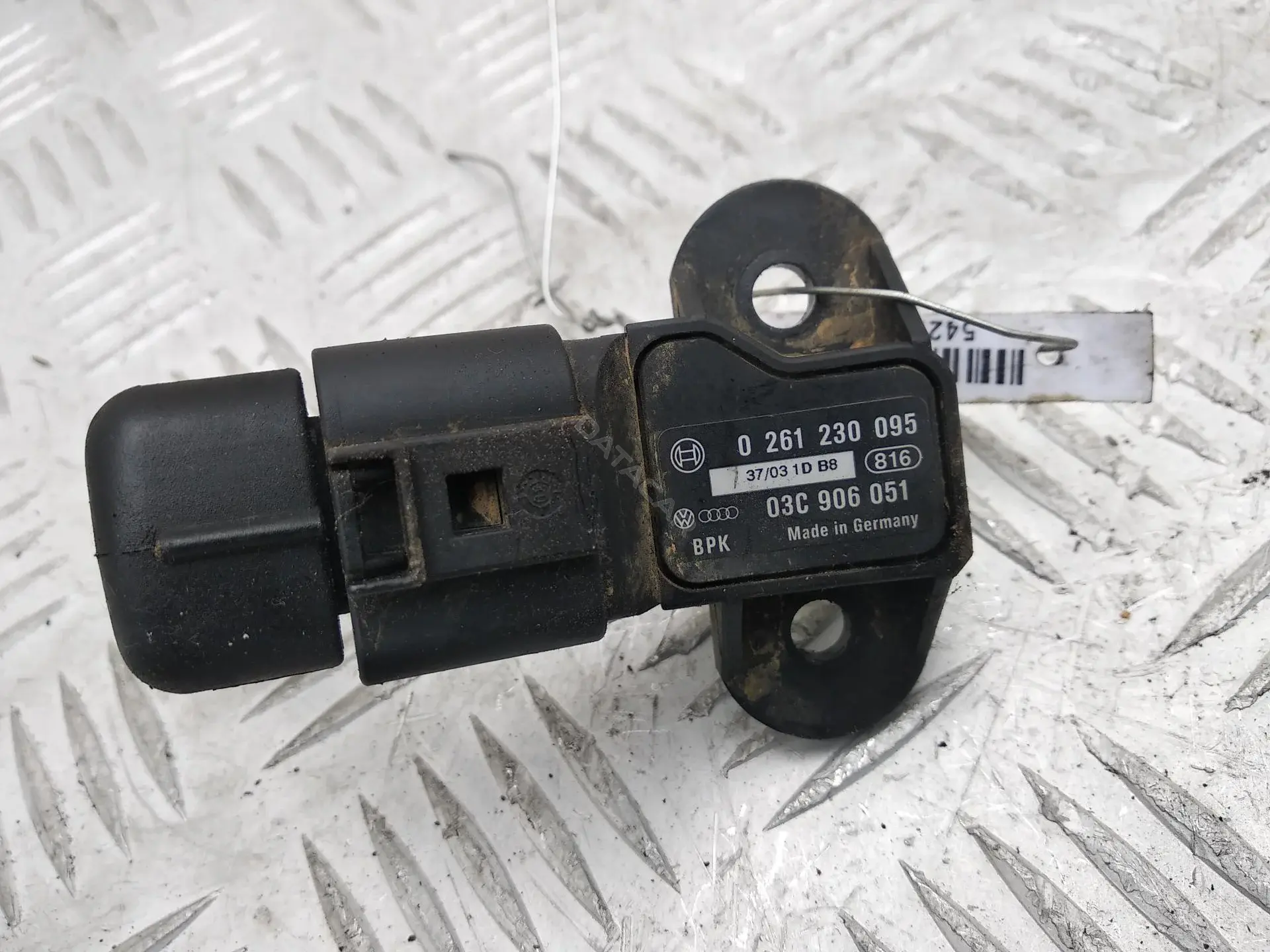 Датчик давления воздуха 03C906051