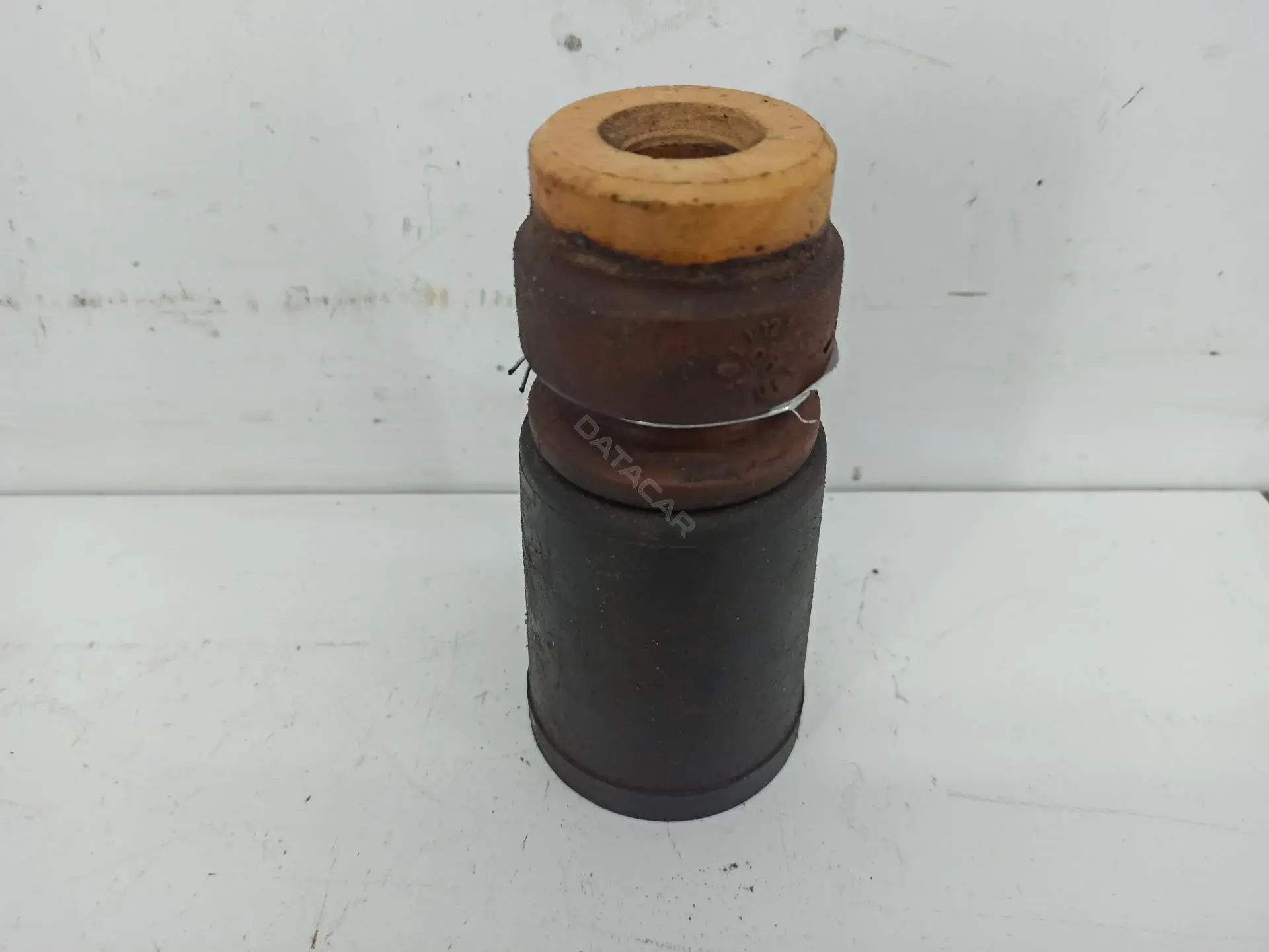Отбойник амортизатора 8D0412131E