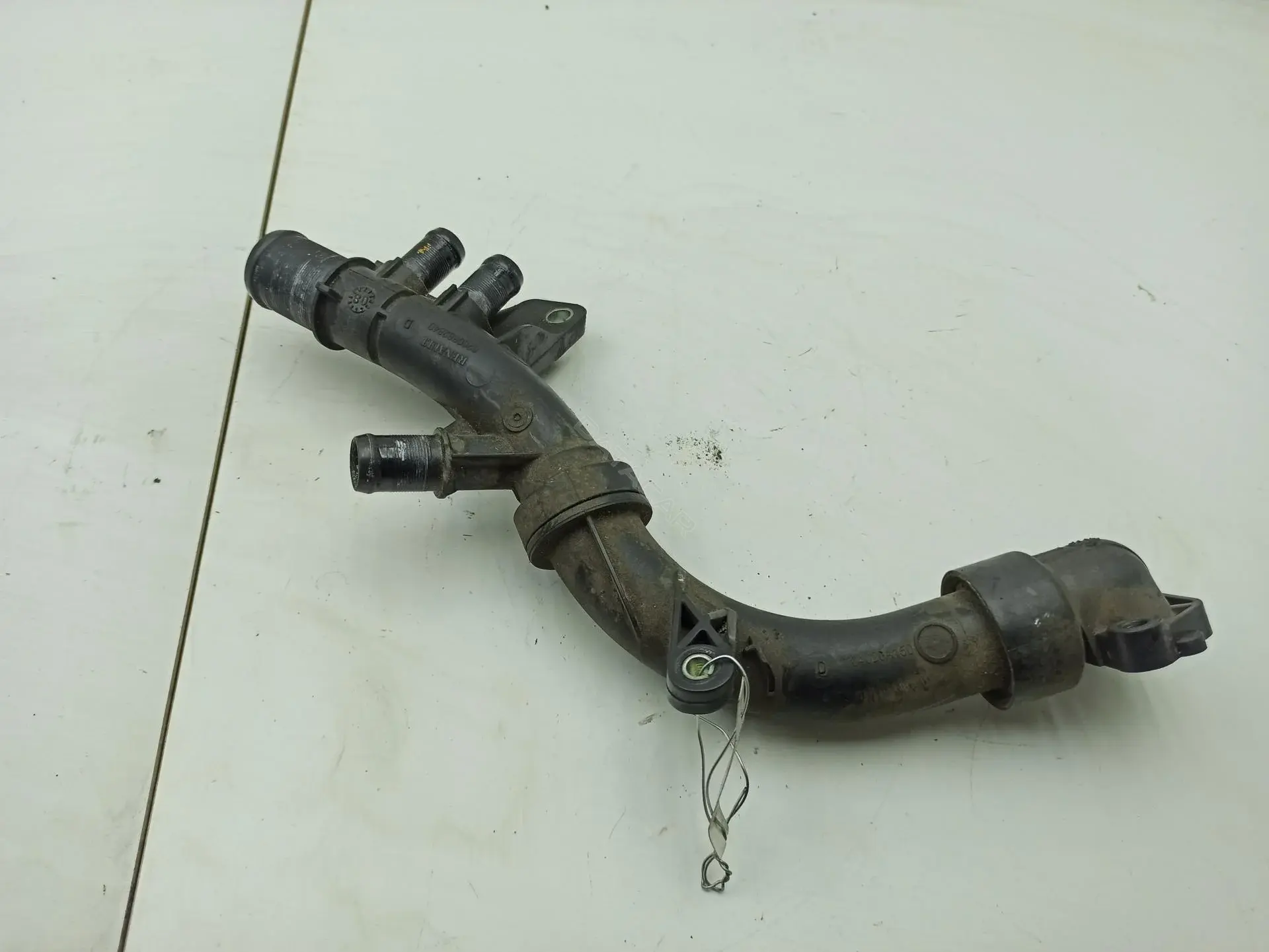 Патрубки системы охлаждения 8200562840