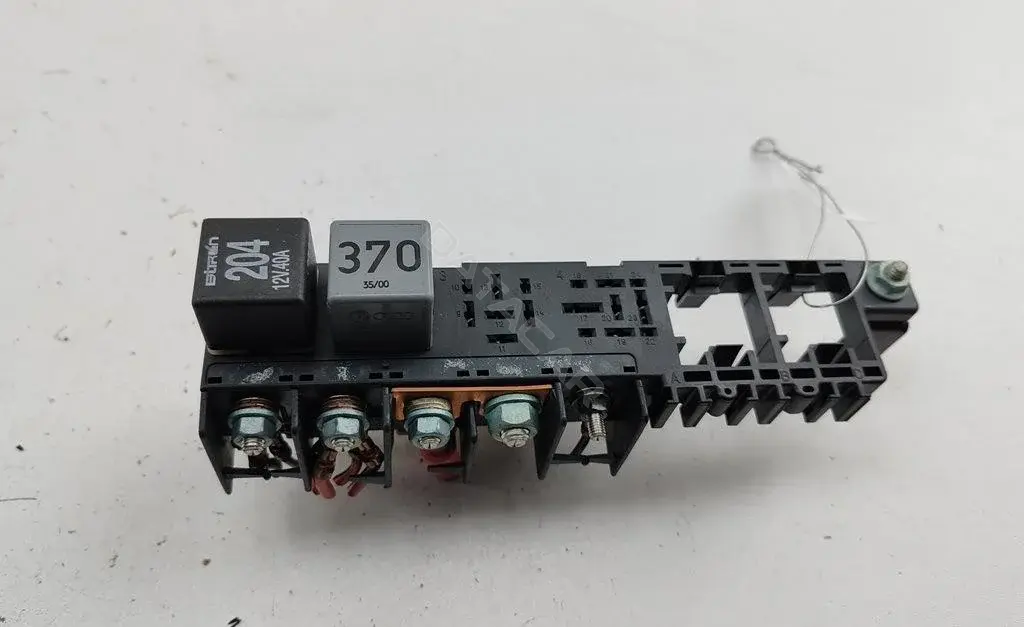 Блок реле 8L0941822A