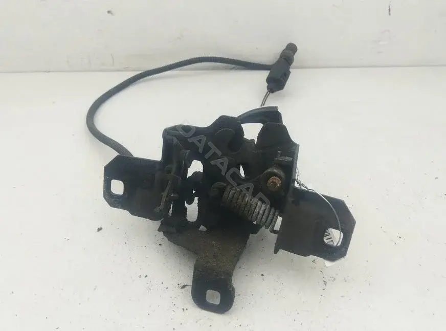 Замок капота 1J0823509B