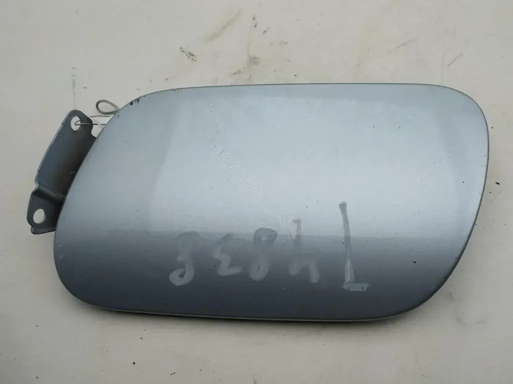 Крышка лючка топливного бака 7L6809905B