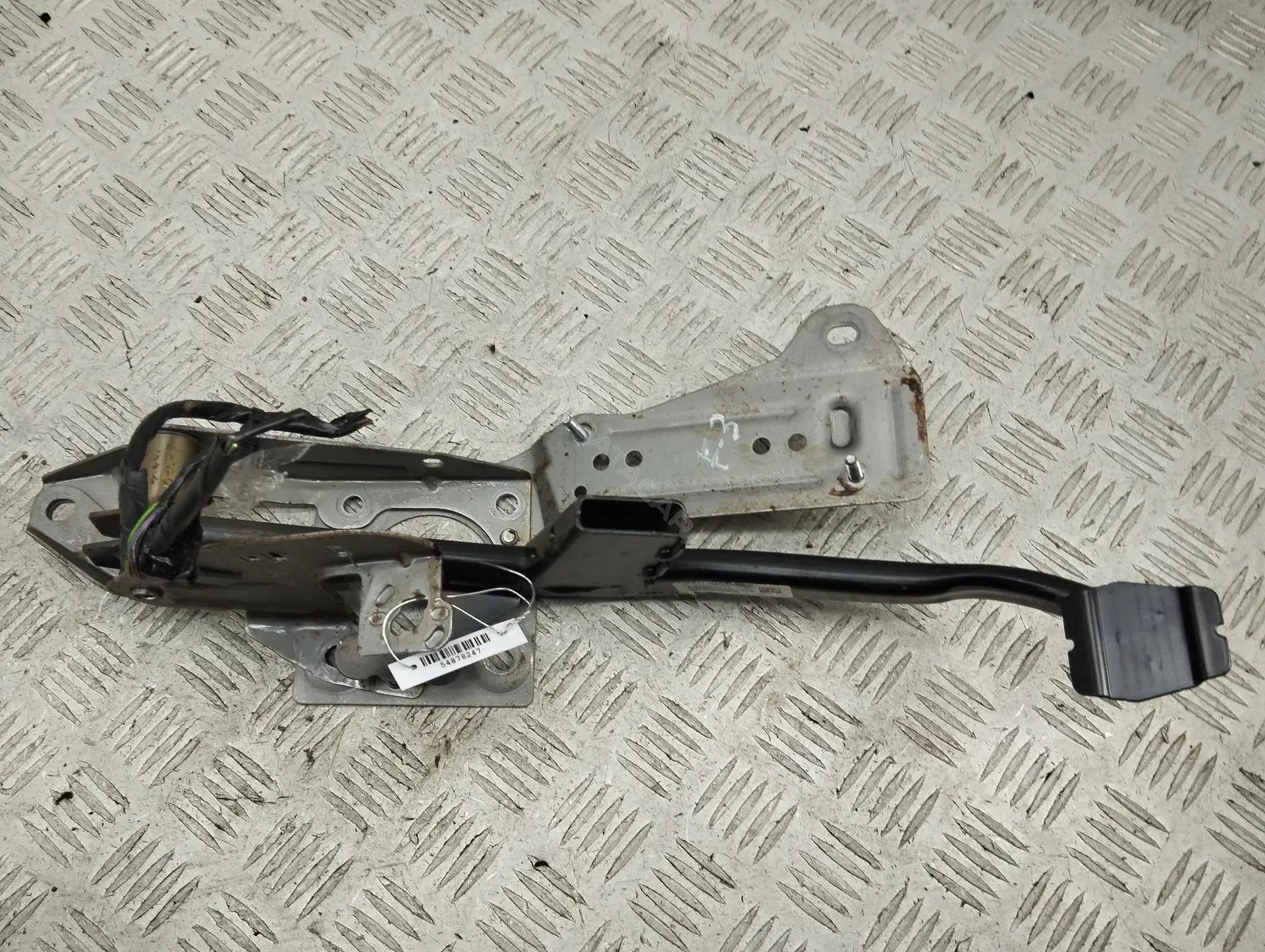 Педаль тормоза BV612467GB