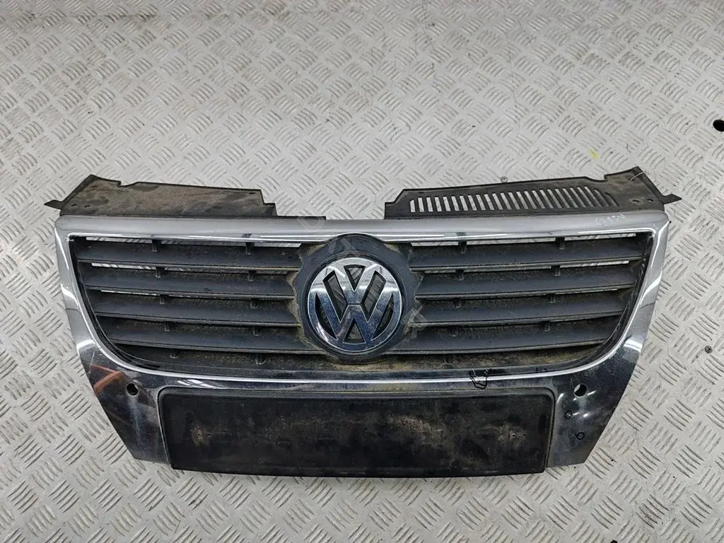 Решетка радиатора 3C0853651