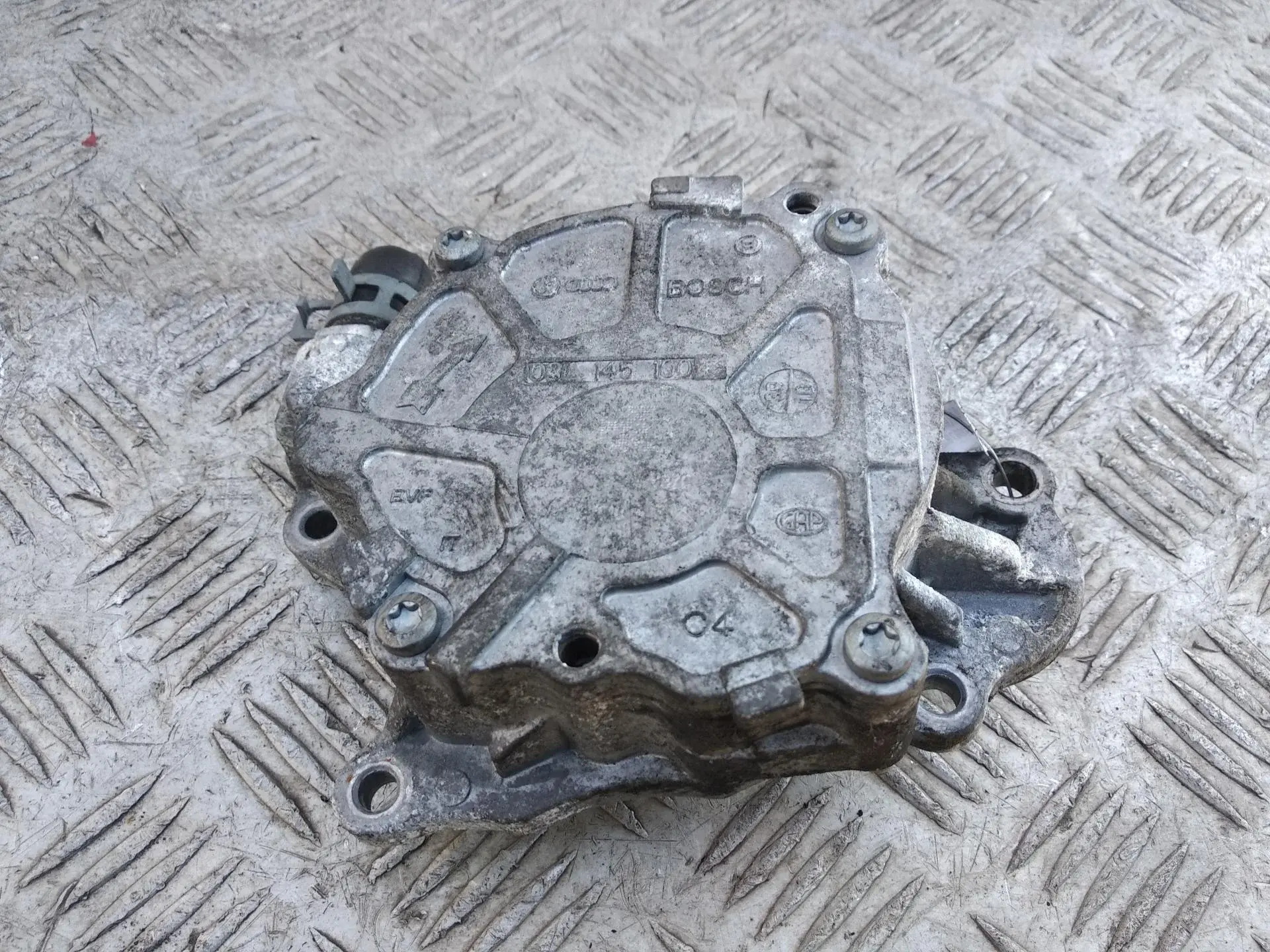 Вакуумный насос 03L145100F