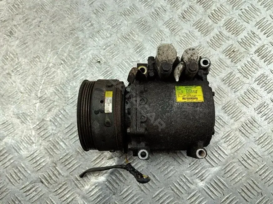 Компрессор кондиционера MB958178