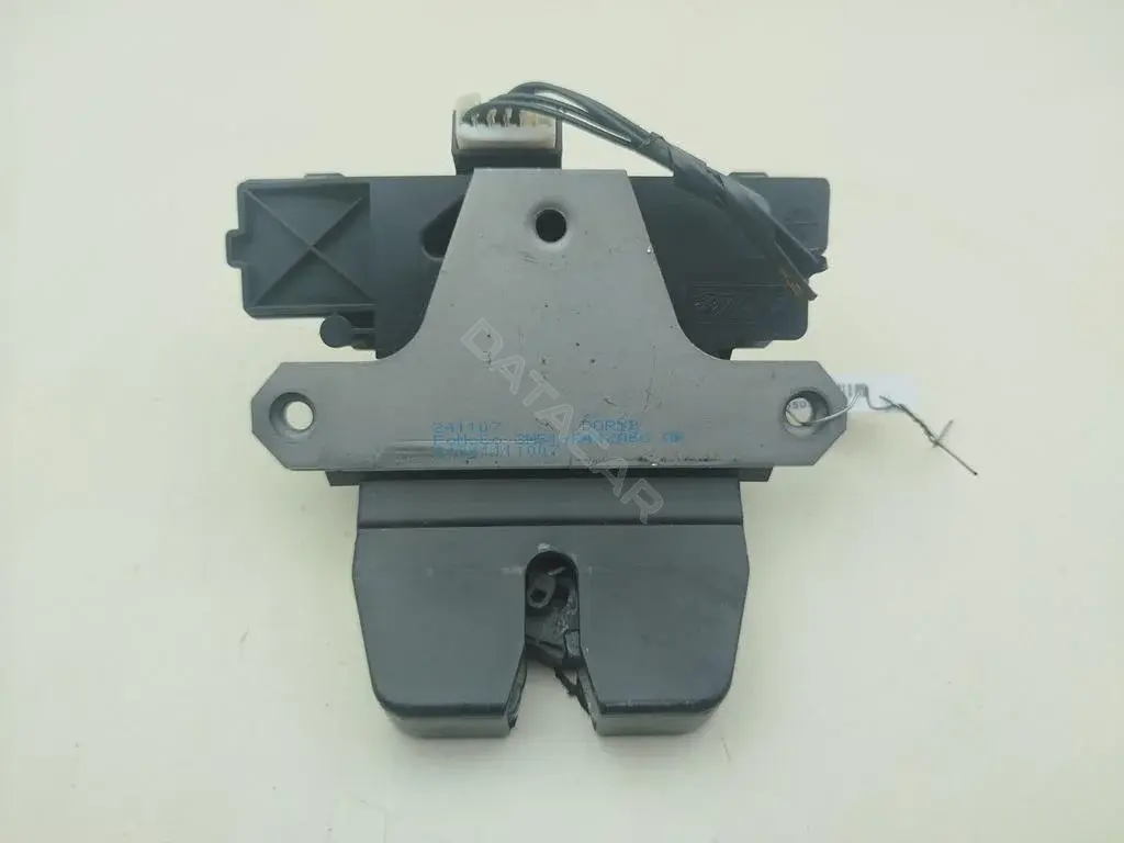 Замок крышки багажника 3M51R442A66AR