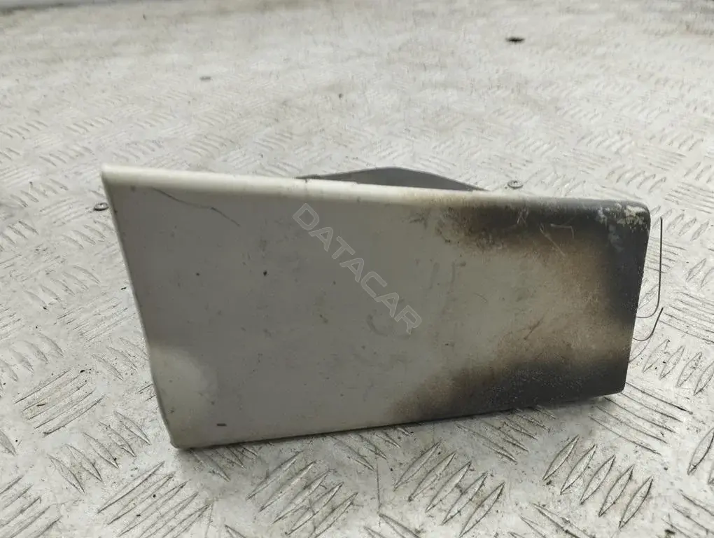 Крышка лючка топливного бака YC15V405A02AG