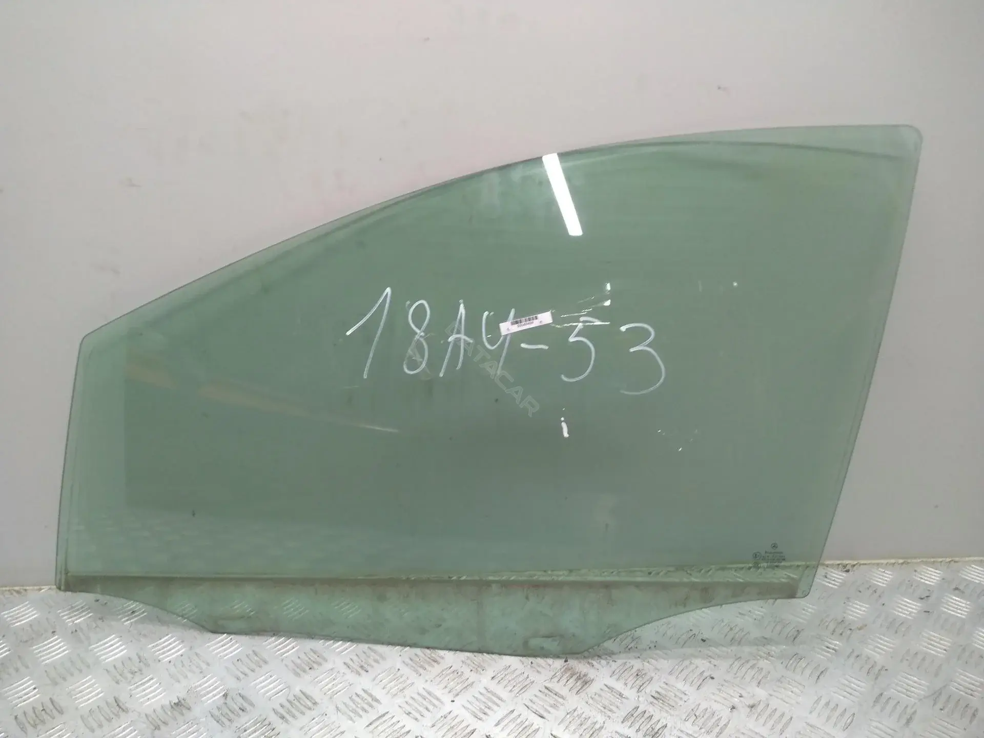 Стекло двери A1697250100