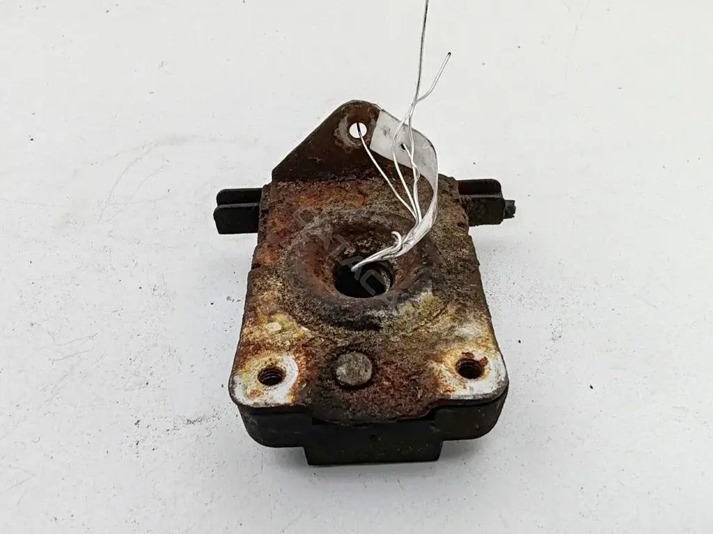 Замок капота 8203859