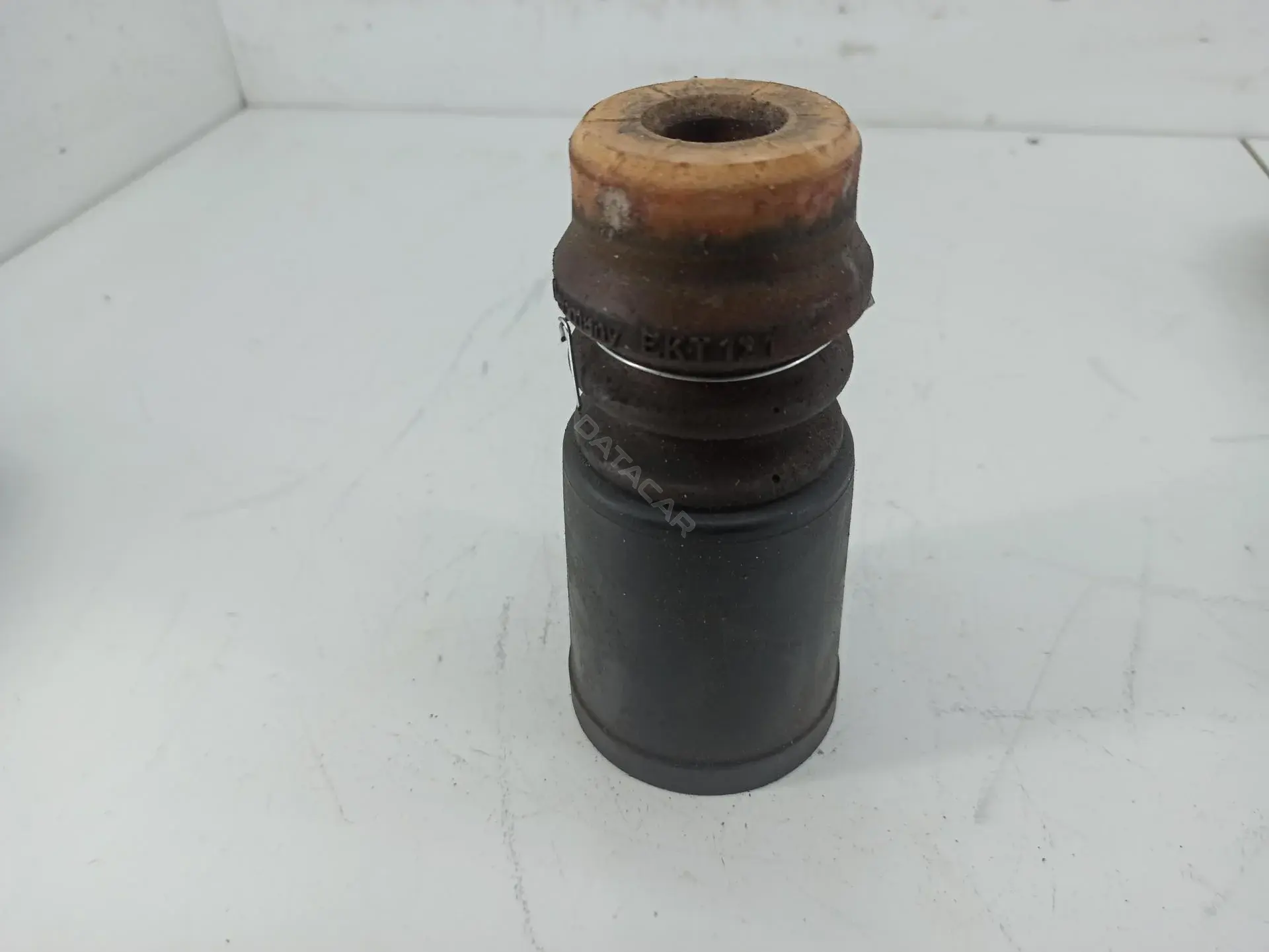 Отбойник амортизатора 8D0412131F