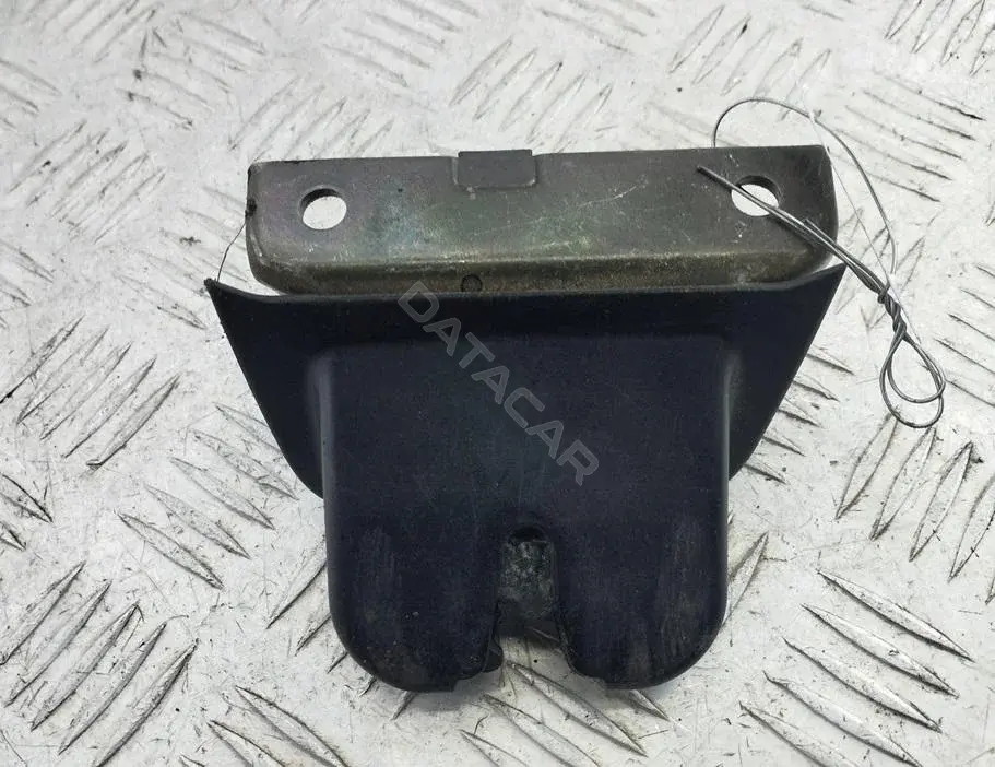 Замок крышки багажника 8E9827520