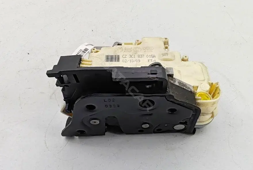Замок двери CZ3C1837015A