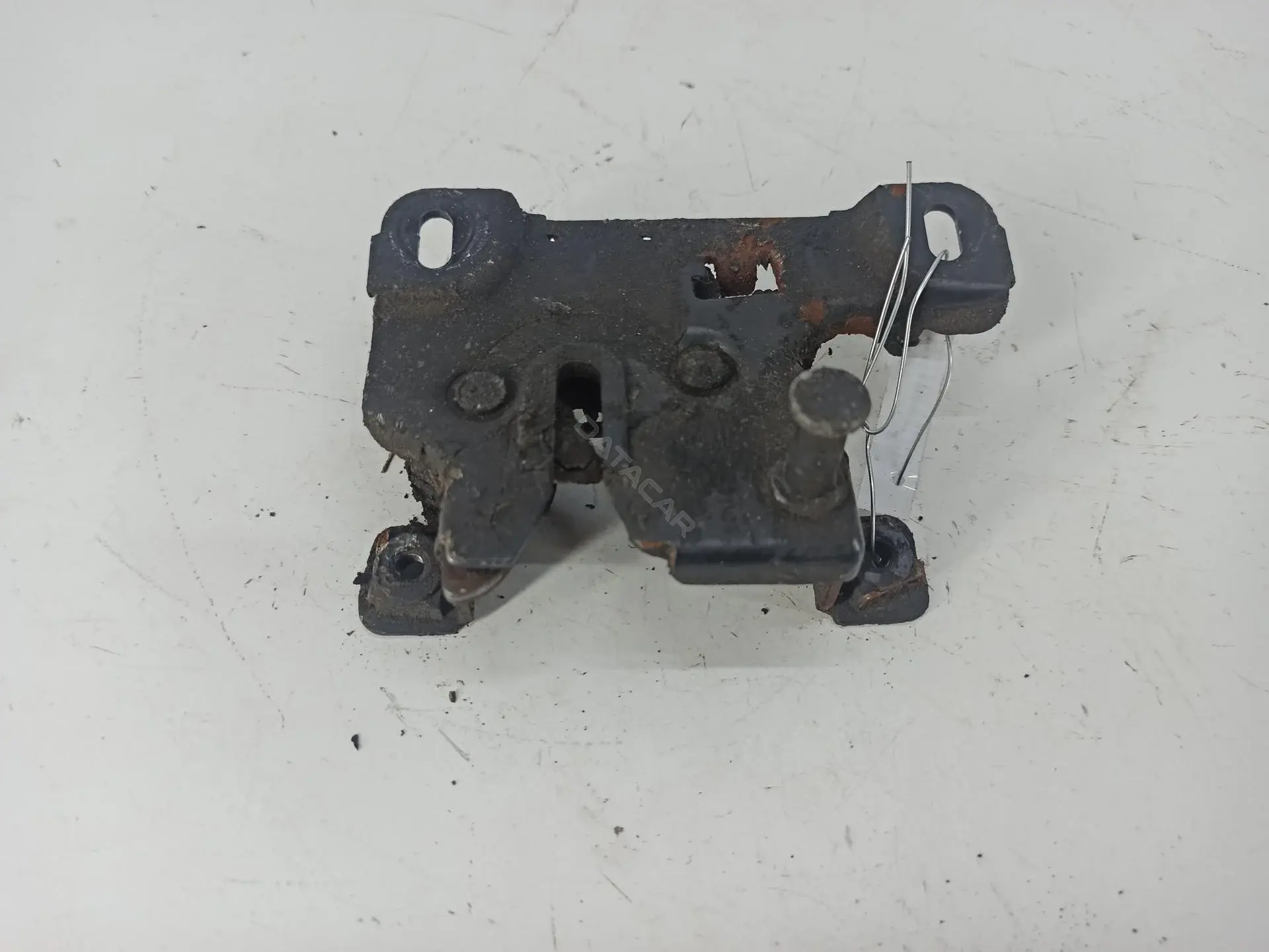 Замок капота 8D0823509