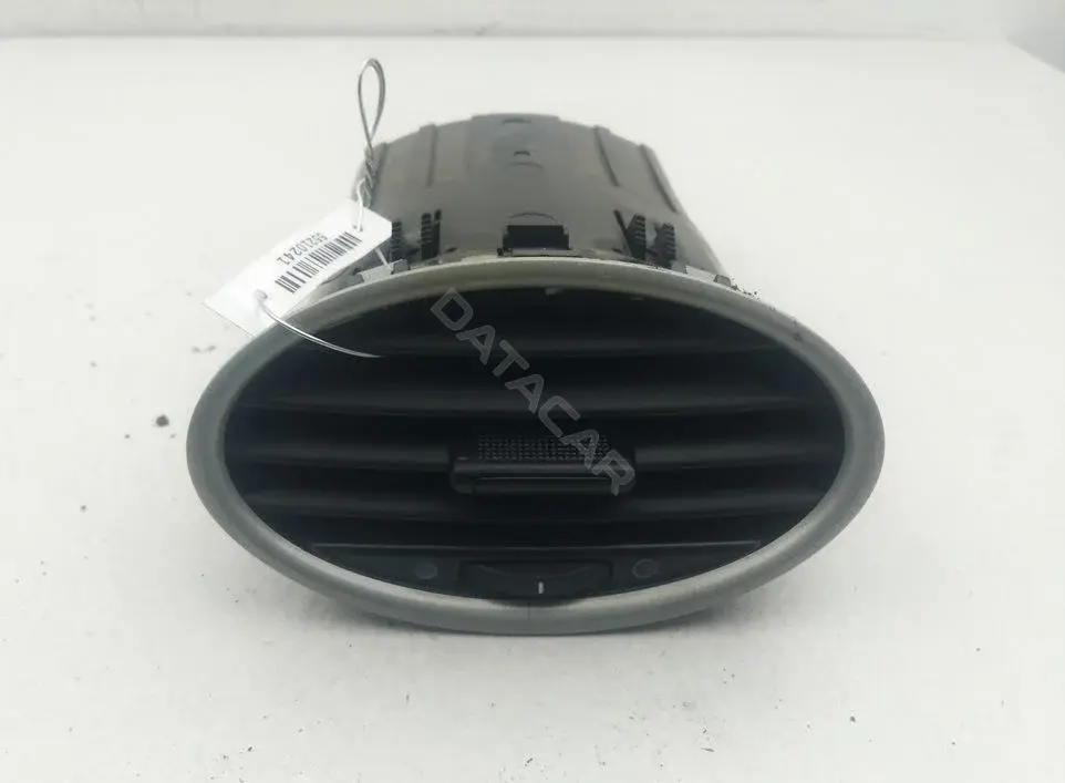 Дефлектор обдува салона 4M51A014L21AE