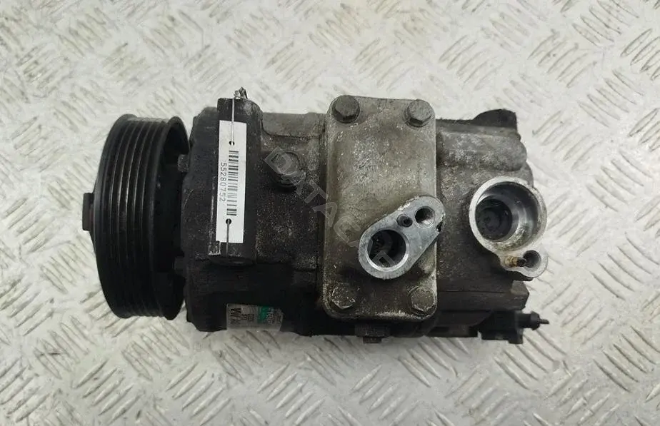 Компрессор кондиционера 1K0820803S