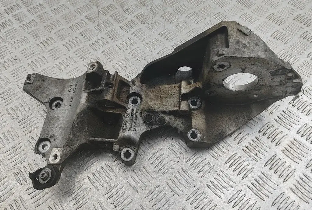 Кронштейн генератора 03L903143Q