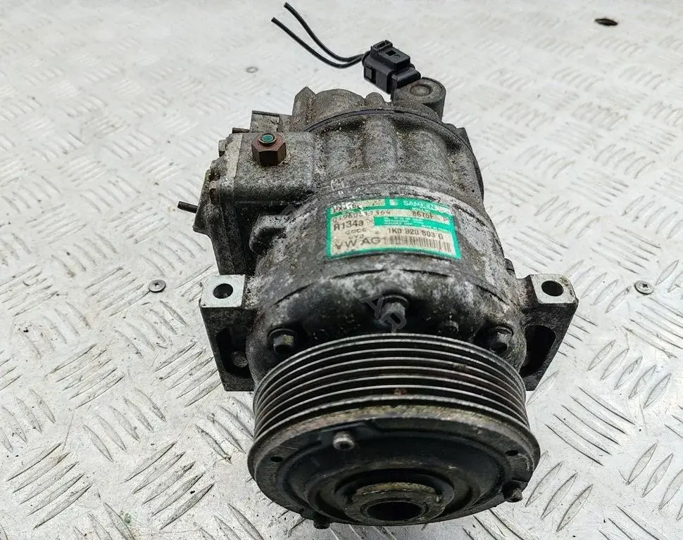 Компрессор кондиционера 1K0820803G