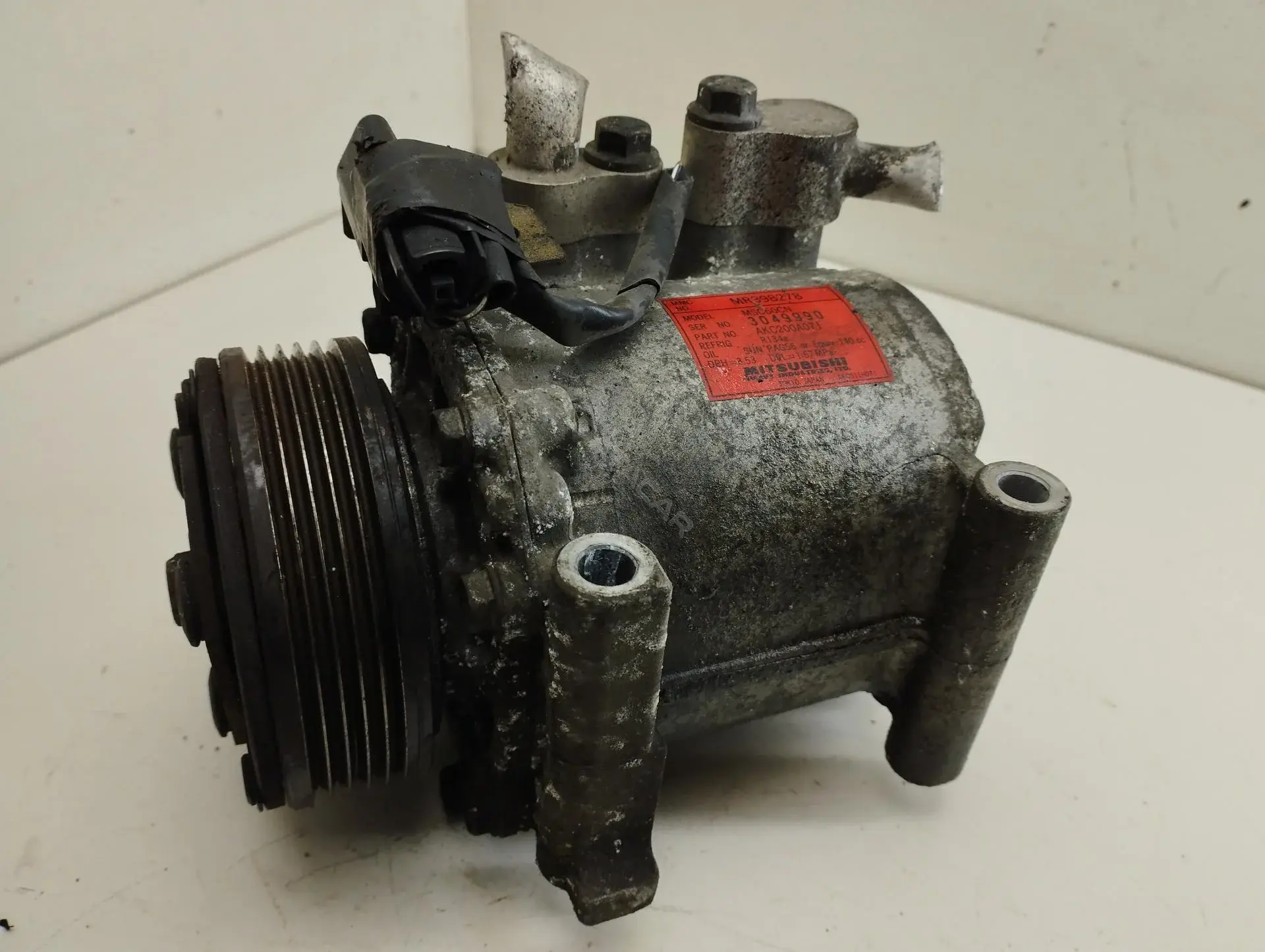 Компрессор кондиционера MR398278