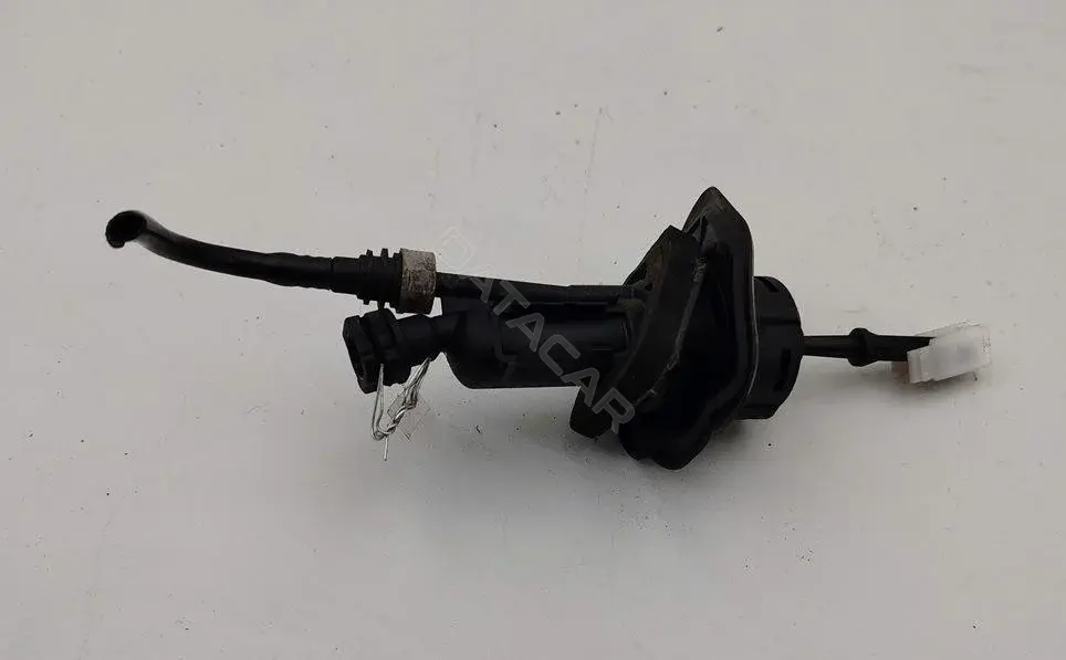 Главный цилиндр сцепления 3M517A543AE