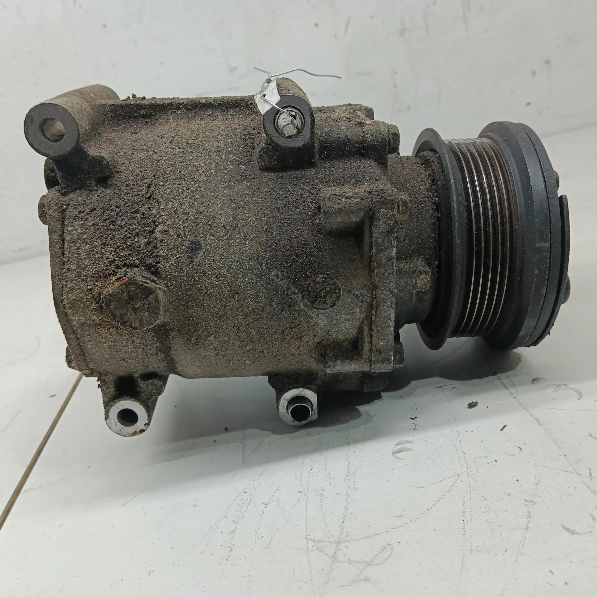 Компрессор кондиционера YS4W190529AB