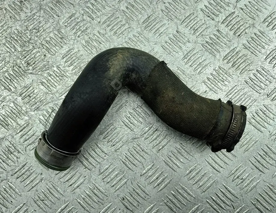 Патрубок интеркулера 7L6145738A